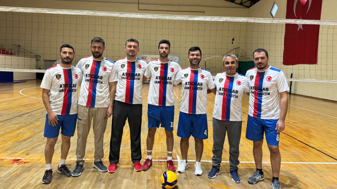 24 KASIM ÖĞRETMENLER GÜNÜ İÇİN DÜZENLENEN ÖĞRETMENLER ARASI VOLEYBOL TURNUVASI